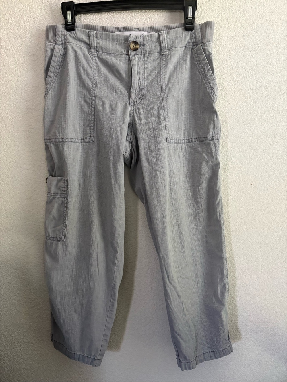 Sonoma Woman’s Light Gray Cargo Capri Pants Lightweight Relaxed Fit Active GUC